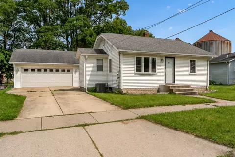 209 Walnut St, Cherry Valley, IL 61016 photo 4