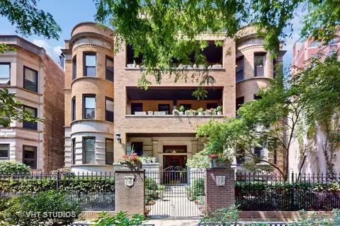 626 W Grace St #3E, Chicago, IL 60613