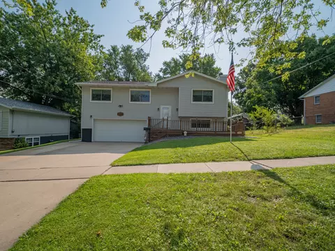 1327 Sherman St, Bloomington, IL 61701