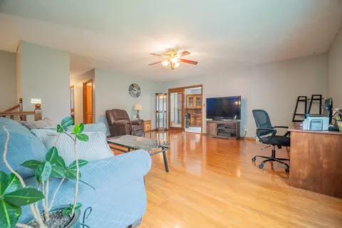 1327 Sherman St, Bloomington, IL 61701 photo 9