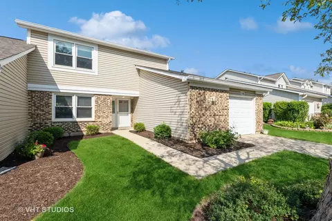 216 Stanyon Ln, Bloomingdale, IL 60108