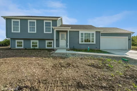 1519 Lilac Ln, Harvard, IL 60033