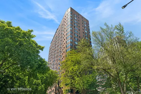 3100 N Lake Shore Dr #1710, Chicago, IL 60657
