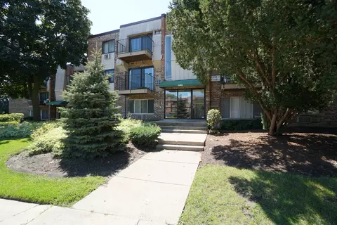 1455 N Winslowe Dr #201, Palatine, IL 60074