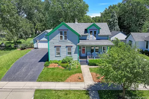 314 E 1st St, East Dundee, IL 60118