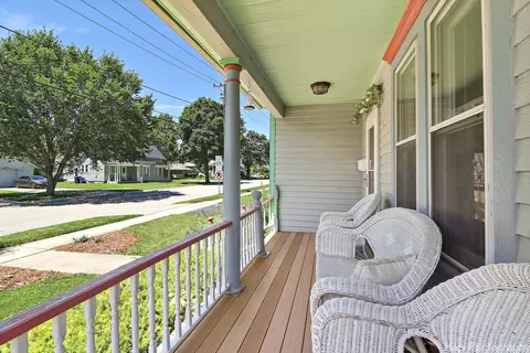 Exterior - 314 E 1st St, East Dundee, IL 60118 photo 2 of 6