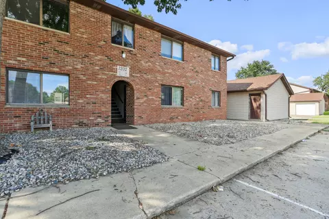 1202 Dean Dr #4, Urbana, IL 61802