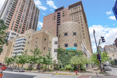 40 E 9th St #1706, Chicago, IL 60605