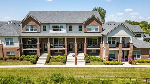 21 Woodmoor Ct, Lombard, IL 60148