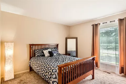 1280 S Paddock Dr, Wheeling, IL 60090 photo 9