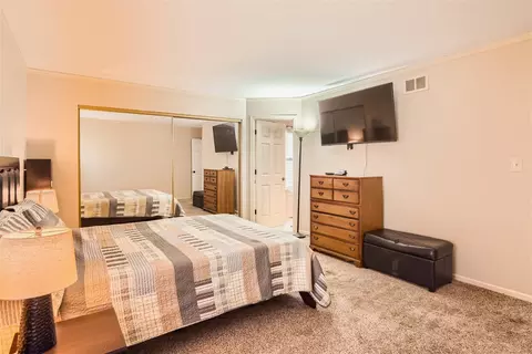 1280 S Paddock Dr, Wheeling, IL 60090 photo 6