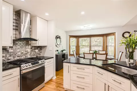 1280 S Paddock Dr, Wheeling, IL 60090 photo 4