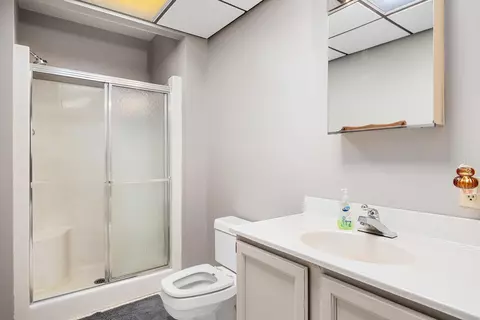 Bath - 1641 Knapp Ct, Congerville, IL 61729 photo 5 of 5