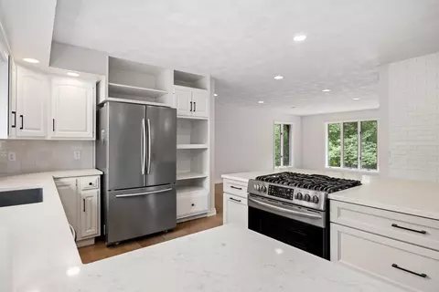 Kitchen - 1641 Knapp Ct, Congerville, IL 61729 photo 4 of 10
