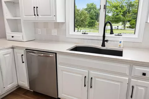 Kitchen - 1641 Knapp Ct, Congerville, IL 61729 photo 5 of 10