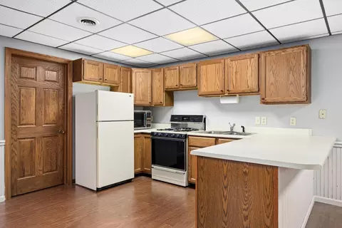 Kitchen - 1641 Knapp Ct, Congerville, IL 61729 photo 8 of 10