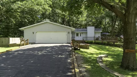 1306 Beech Ln, Dixon, IL 61021