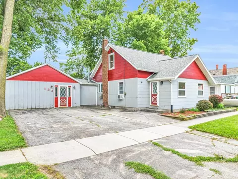 133 E Wing St, Bement, IL 61813