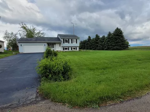 31704 Hillcrest Rd, Kingston, IL 60145