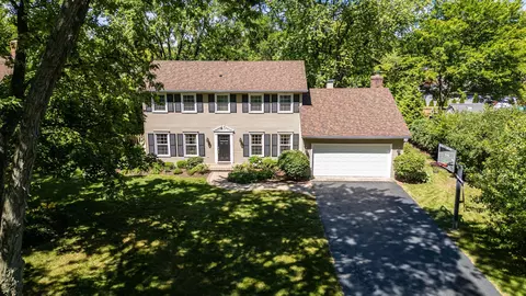 2 S450 Kiowa Dr, Wheaton, IL 60189