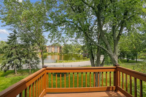 6661 Snug Harbor Dr, Willowbrook, IL 60527 photo 10