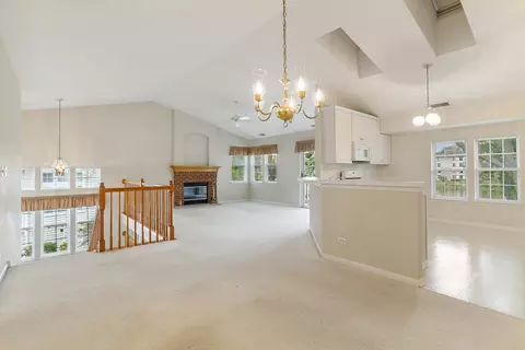 6661 Snug Harbor Dr, Willowbrook, IL 60527 photo 8