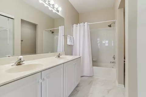 6661 Snug Harbor Dr, Willowbrook, IL 60527 photo 13