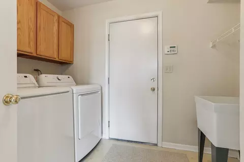6661 Snug Harbor Dr, Willowbrook, IL 60527 photo 14