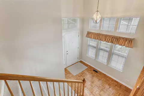 6661 Snug Harbor Dr, Willowbrook, IL 60527 photo 2