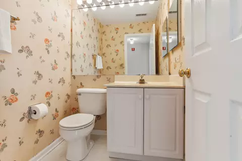 6661 Snug Harbor Dr, Willowbrook, IL 60527 photo 5