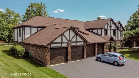 1465 Johnstown Ln #C, Wheaton, IL 60189
