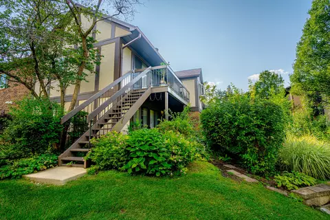 228 Brookside Ln #D, Willowbrook, IL 60527 photo 2