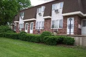 450 Lake Ave #2, Woodstock, IL 60098