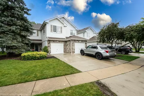 222 Sierra Pass Dr, Schaumburg, IL 60194