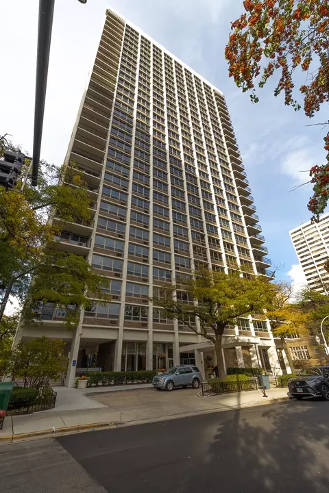 88 W Schiller St #2904, Chicago, IL 60610