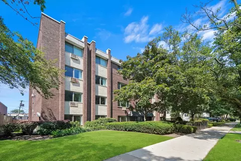 1136 Greenleaf Ave #102, Wilmette, IL 60091