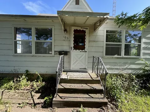 106 W North St, Colfax, IL 61728