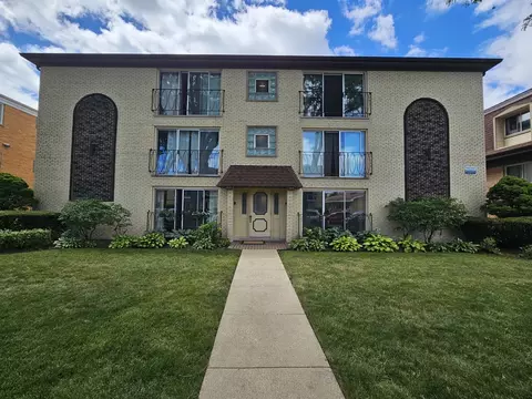 1247 E Washington St #104, Des Plaines, IL 60016