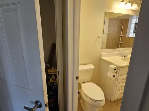 1247 E Washington St #104, Des Plaines, IL 60016 photo 12