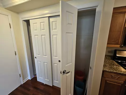1247 E Washington St #104, Des Plaines, IL 60016 photo 10