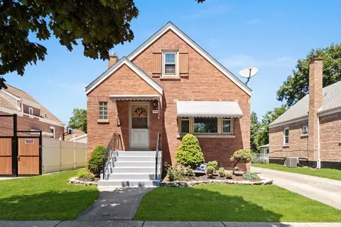 4116 W 70th St, Chicago, IL 60629