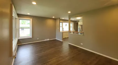 Living - 2505 Grouse Ln, Rolling Meadows, IL 60008 photo 2 of 3