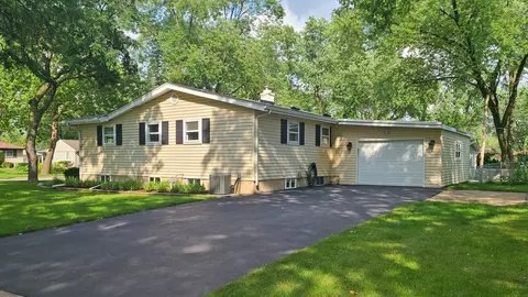 Exterior - 2505 Grouse Ln, Rolling Meadows, IL 60008 photo 2 of 3