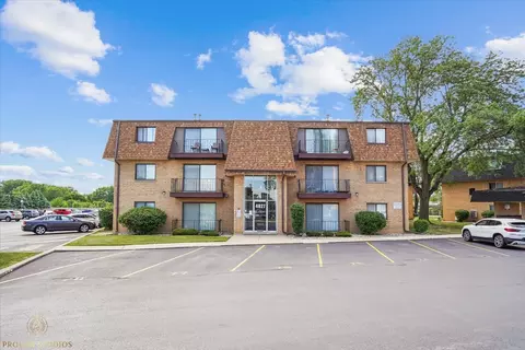 4827 W 109th St #7-301, Oak Lawn, IL 60453