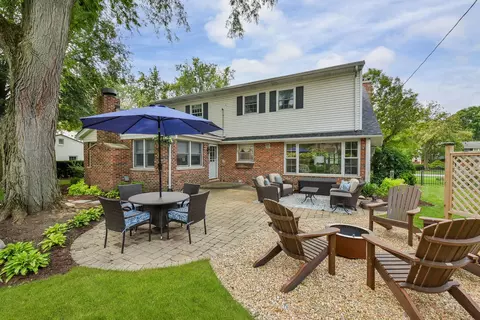 Exterior - 1231 Gamon Rd, Wheaton, IL 60189 photo 4 of 8