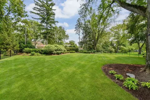 Exterior - 1231 Gamon Rd, Wheaton, IL 60189 photo 7 of 8