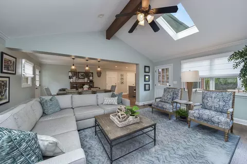 Living - 1231 Gamon Rd, Wheaton, IL 60189 photo 2 of 3