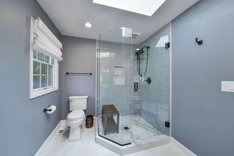 Bath - 1231 Gamon Rd, Wheaton, IL 60189 photo 3 of 4