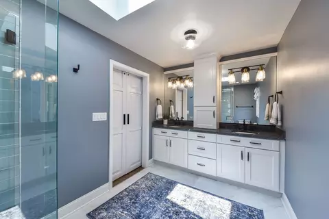 Bath - 1231 Gamon Rd, Wheaton, IL 60189 photo 2 of 4