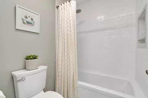 Bath - 12501 Wingstem St, Plainfield, IL 60585 photo 7 of 8